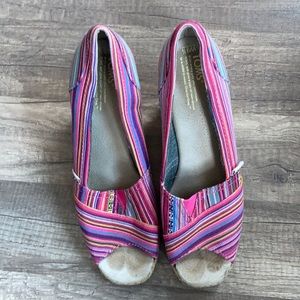 Toms wedge shoe